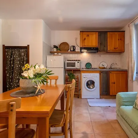 Nuras - Casa Tiria - Garden & Private Pool דירה